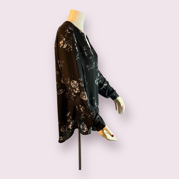 Torrid Women’s Blouse Black Floral Size 0 - Picture 5 of 11